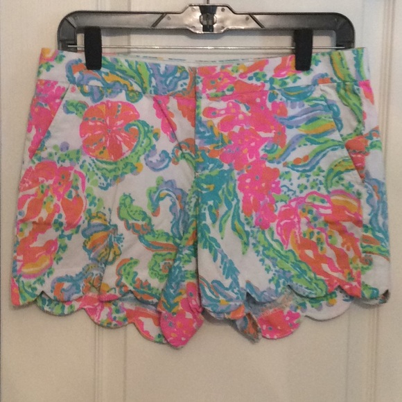 Colorful scalloped Lilly Pulitzer shorts - Picture 1 of 3